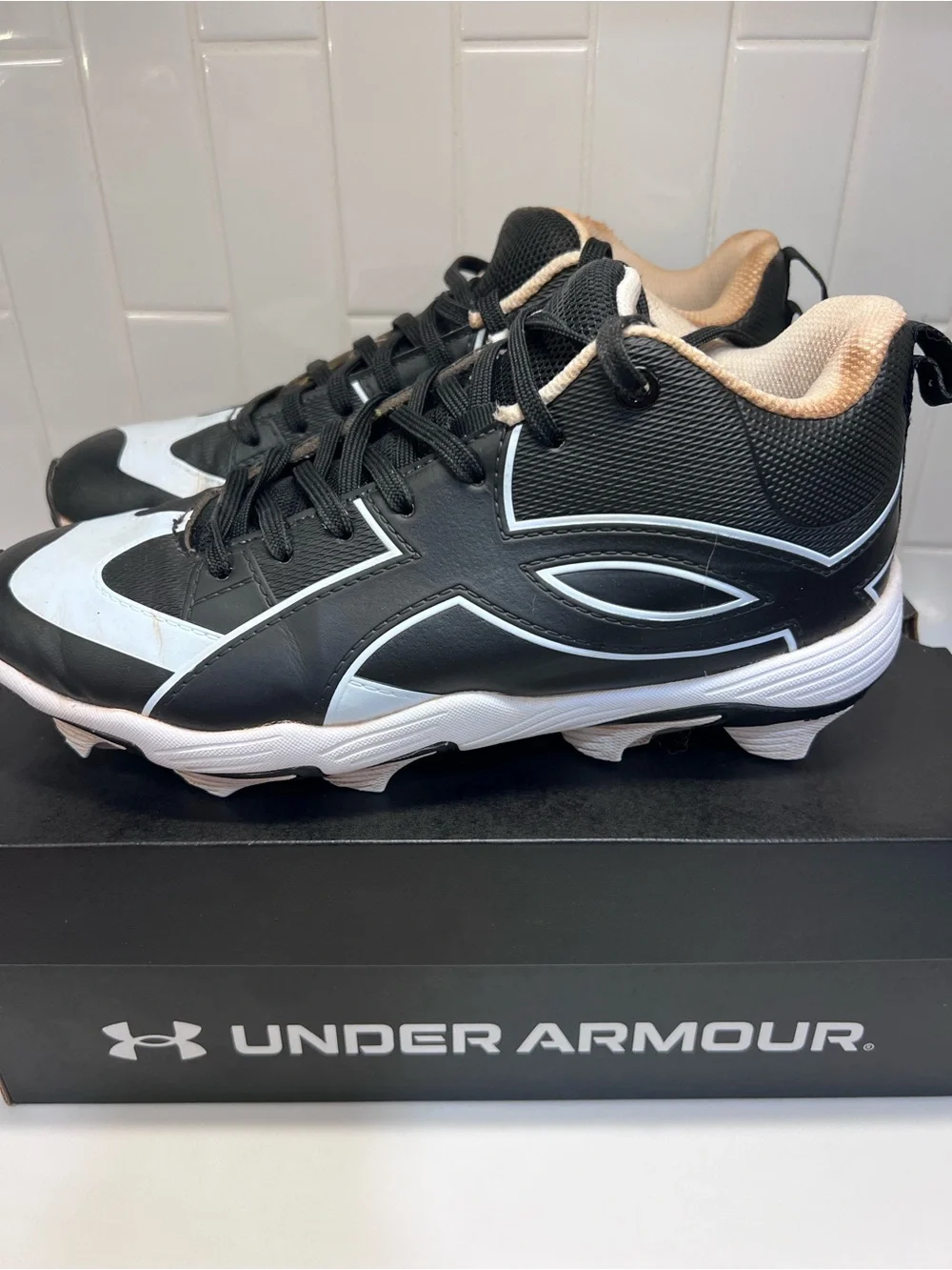 Under Armour Mens Baseball Cleats Size 7 UA Leadoff Icon Mid Black White